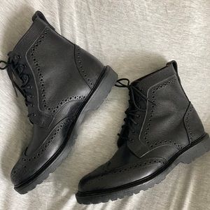 Allen Edmonds long branch black grain boots. Size 9 1/2 D.